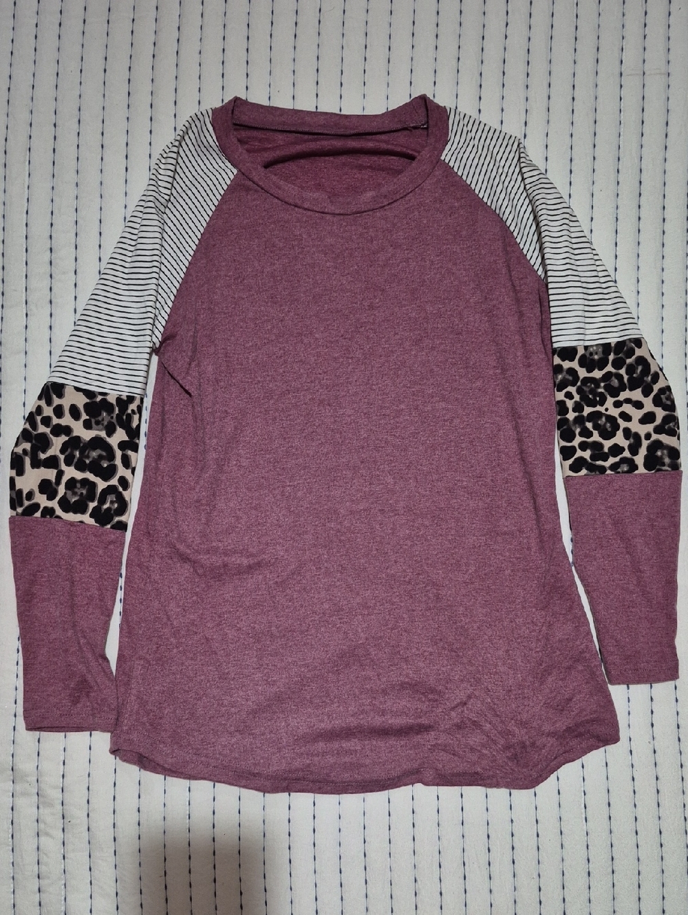 🌼4/$10 - Mauve Long Sleeve Raglan Top with Striped & Leopard Sleeves